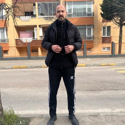 selenyum87's tweet photo. Bu Oğuzhan baya iyi oyunculuk yapıyor taklit yapıyor diyordum; çocuk meğerse doğal davranıyormuş, uber varoşmuş. https://t.co/h8xfT3Z5Xh