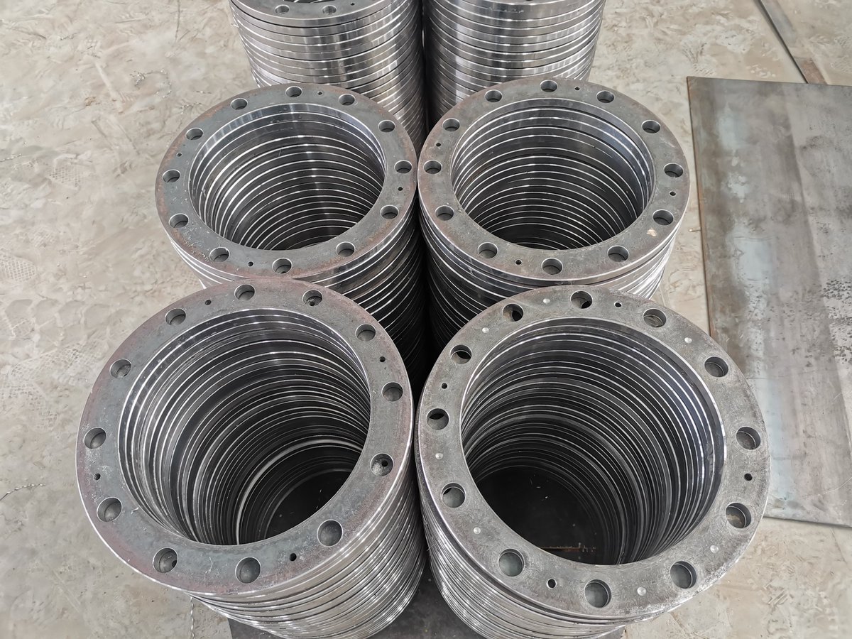 #FlangeManufacture #FlangeMadeInChina #CarbonSteelFlangesCustomMade #Email: flangetrading5811@outlook.com
