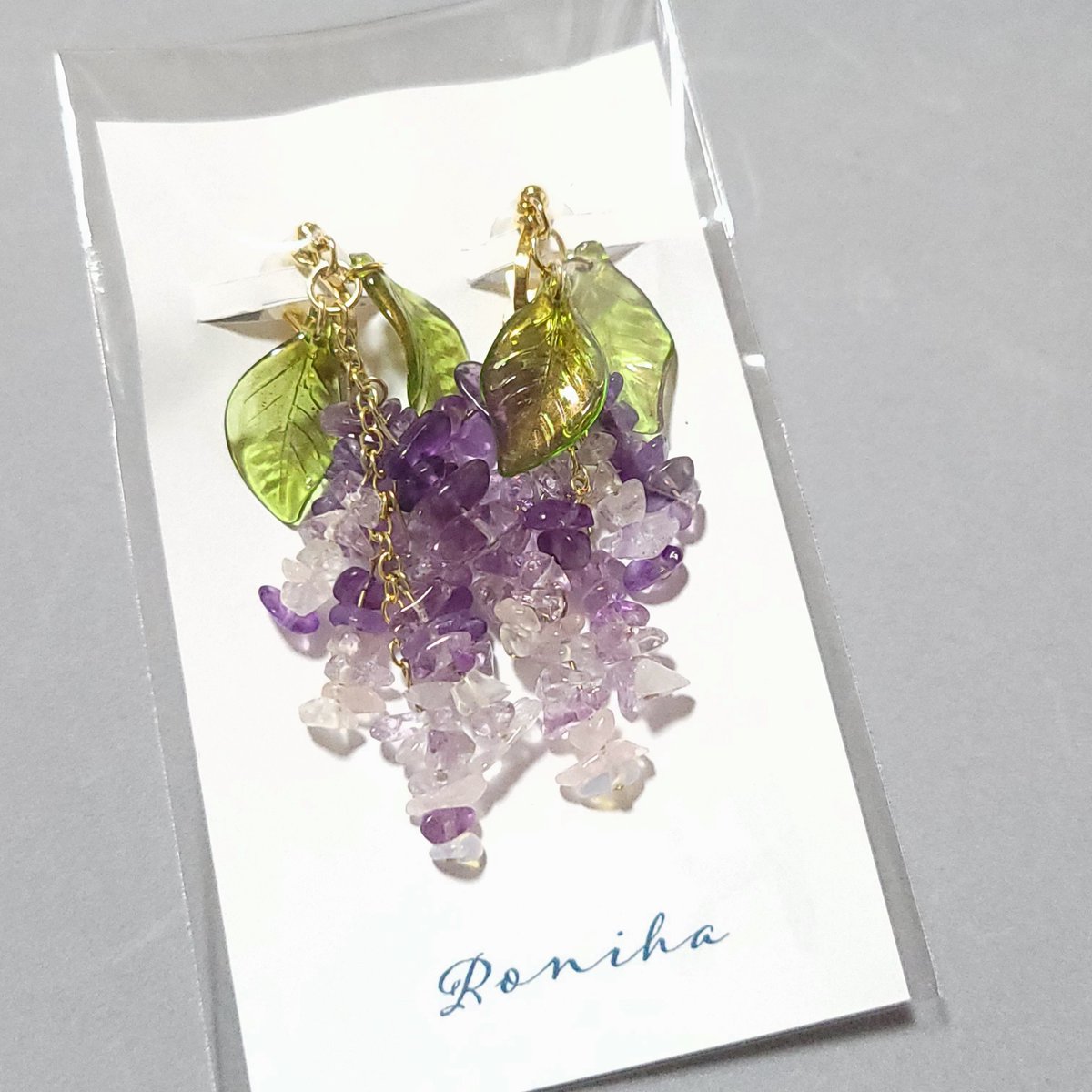 roniha628's tweet photo. =5月藤の花=イヤリングのご購入ありがとうございますo,+:｡☆.*・+｡ #季節の華シリーズ https://t.co/Tq48Pm4dZT