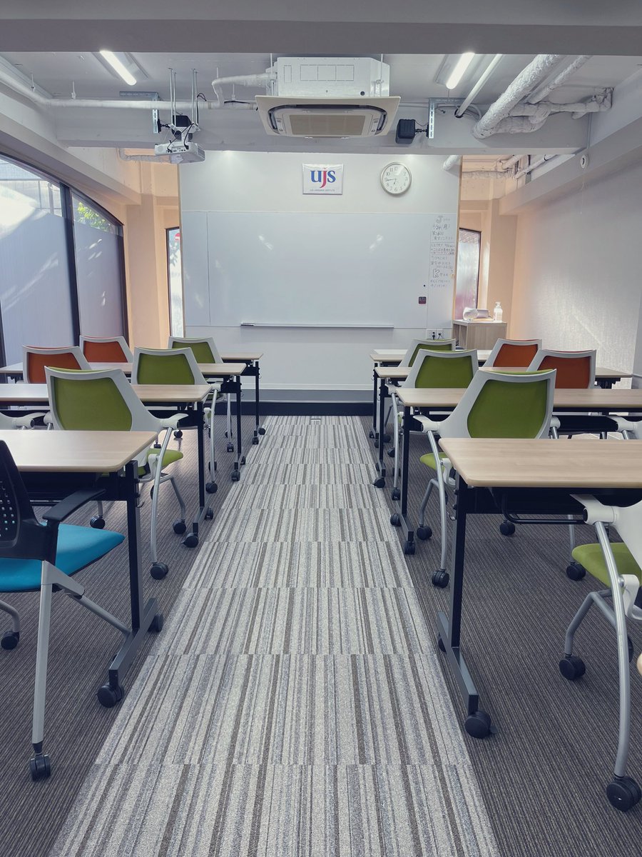 UJS_Nihongo's tweet photo. 当校では教室のリニューアル工事を順次行なっております。
新しくなった教室に学生さんだけでなく、従業員も大変満足しております♪
#日本語学校
#日本語教師 
#日本留学 https://t.co/zpTxZnCAox