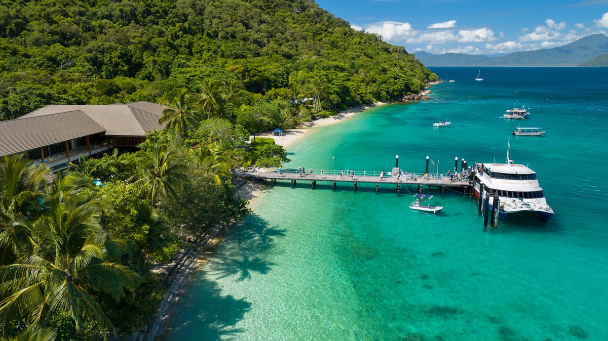 Looking for somewhere special to spend the weekend? Why not try #FitzroyIsland? ⛵️🏝 After recently launching a series of Fitzroy experiences, enjoying this island paradise with @SunloverCruises is a breeze ✨ #exploreTNQ #explorecairnsGBR