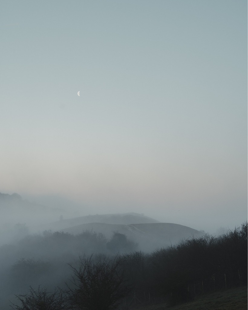 Moon’s Rise - Fog Settles
.
.
Ivinghoe Beacon early morning walks as the misty foggy conditions flowed like the sea.
.
.
#ivinghoebeacon #nationaltrust #ashridgeforest #Ashridge #ashridgent #foggymorning #foggy_weather #foggy #foggydew #foggyday #foggywe… instagr.am/p/CrNPZvsob2d/