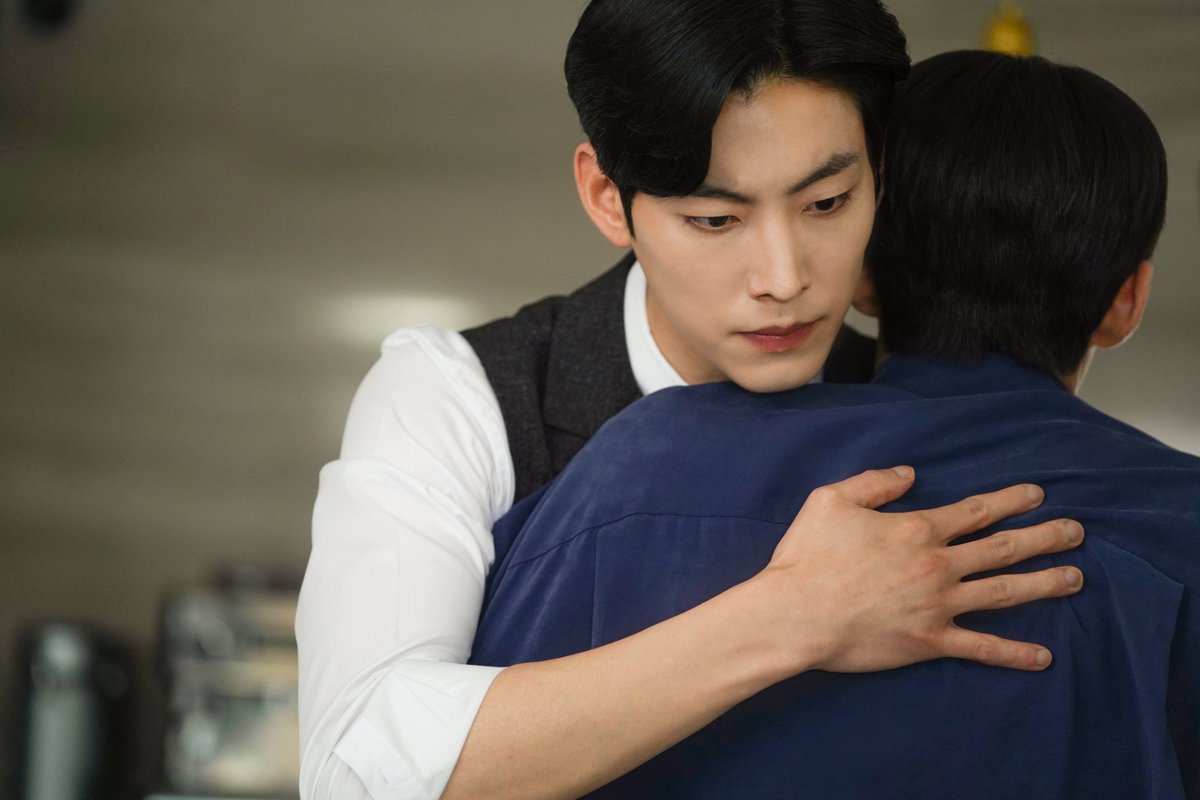 KENAZ_official's tweet photo. 우리 다시 만나기를 바라며
여기서 포옹으로 인사드립니다.👋
극장판 까지 사랑해주신
여러분께 진심으로 감사드립니다~🙏
✨#밥이사 시청은 #헤븐리 에서~✨
https://t.co/uv9Ttt2D9d
#밥만잘사주는이상한이사님 #TheDirectorWhoBuysMeDinner #비하인드 #bl #벨드 #blwebseries #KENAZ #케나즈 https://t.co/z0gPLibGPY