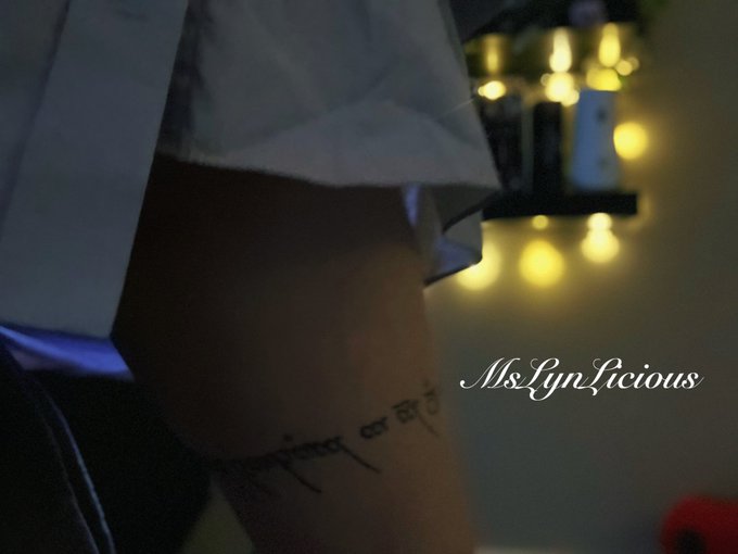 Playing a fun game on my paid platforms where you get to flip through and decide what&rsquo;s under my shirt<a href="/tag/gorgeous"class="tags"><span>#gorgeous</span></a><a href="/tag/dreamy"class="tags"><span>#dreamy</span></a><a href="/tag/casual"class="tags"><span>#casual</span></a><a href="/tag/feet"class="tags"><span>#feet</span></a><a href="/tag/longhair"class="tags"><span>#longhair</span></a><a href="/tag/beautyqueen"class="tags"><span>#beautyqueen</span></a>