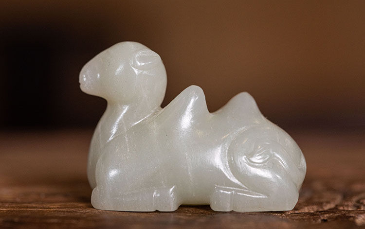 jackree88's tweet photo. Early Qing dynasty blue and white jade camel round carving

View auction details, art exhibitions and online catalogs; and collections of contemporary, impressionist or modern art, #Asian antiques #Chinese art.

https://t.co/KvGjbeXwL4

#Chineseauction #artauction https://t.co/YjSjOF9JJU