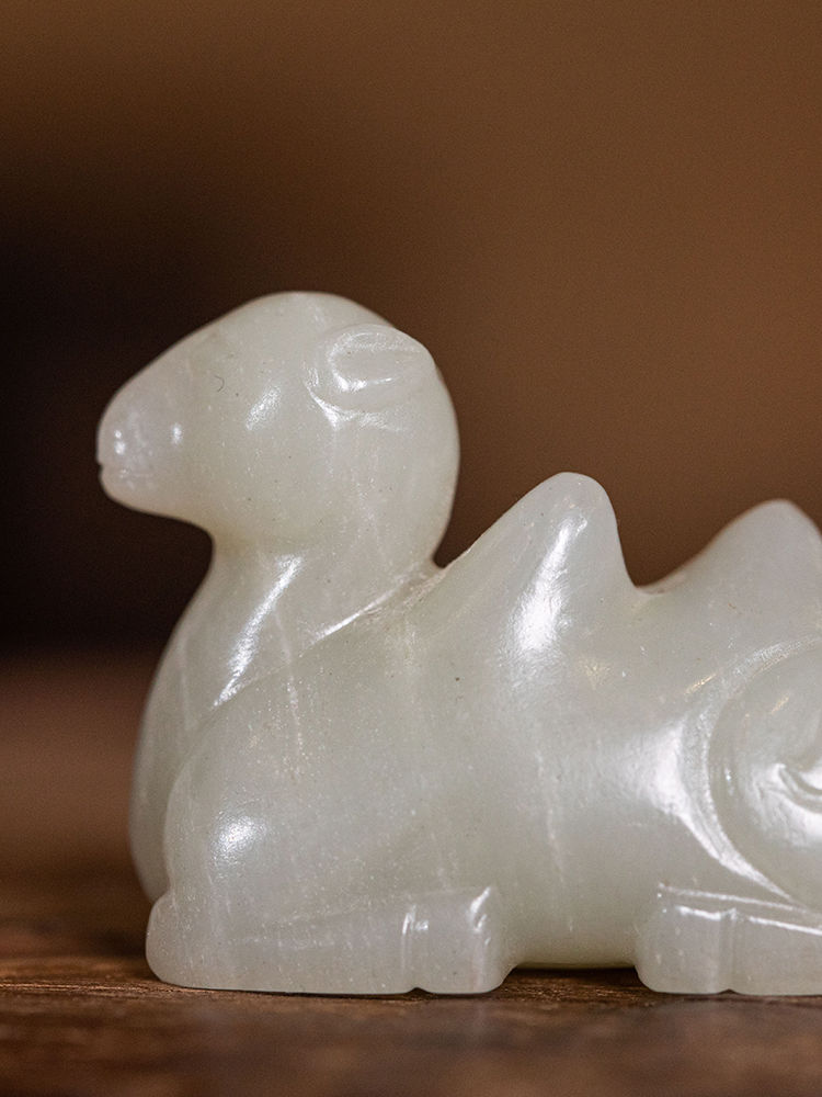 jackree88's tweet photo. Early Qing dynasty blue and white jade camel round carving

View auction details, art exhibitions and online catalogs; and collections of contemporary, impressionist or modern art, #Asian antiques #Chinese art.

https://t.co/KvGjbeXwL4

#Chineseauction #artauction https://t.co/YjSjOF9JJU