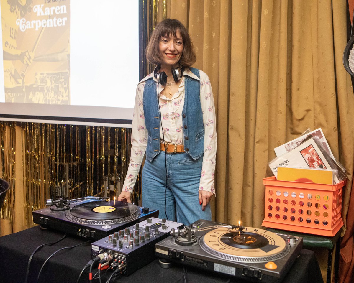 e17RnR_books's tweet photo. Wonderful evening at @stowtradeshall celebrating Karen Carpenter in the company of @lucyobrientweet @mamaktrue &amp; @TheoGoesWild - a few signed copies of Lead Sister - The Story Of Karen Carpenter @nineeightbooks available at @WaterstonesE17 https://t.co/Mf5RSX2Ghx