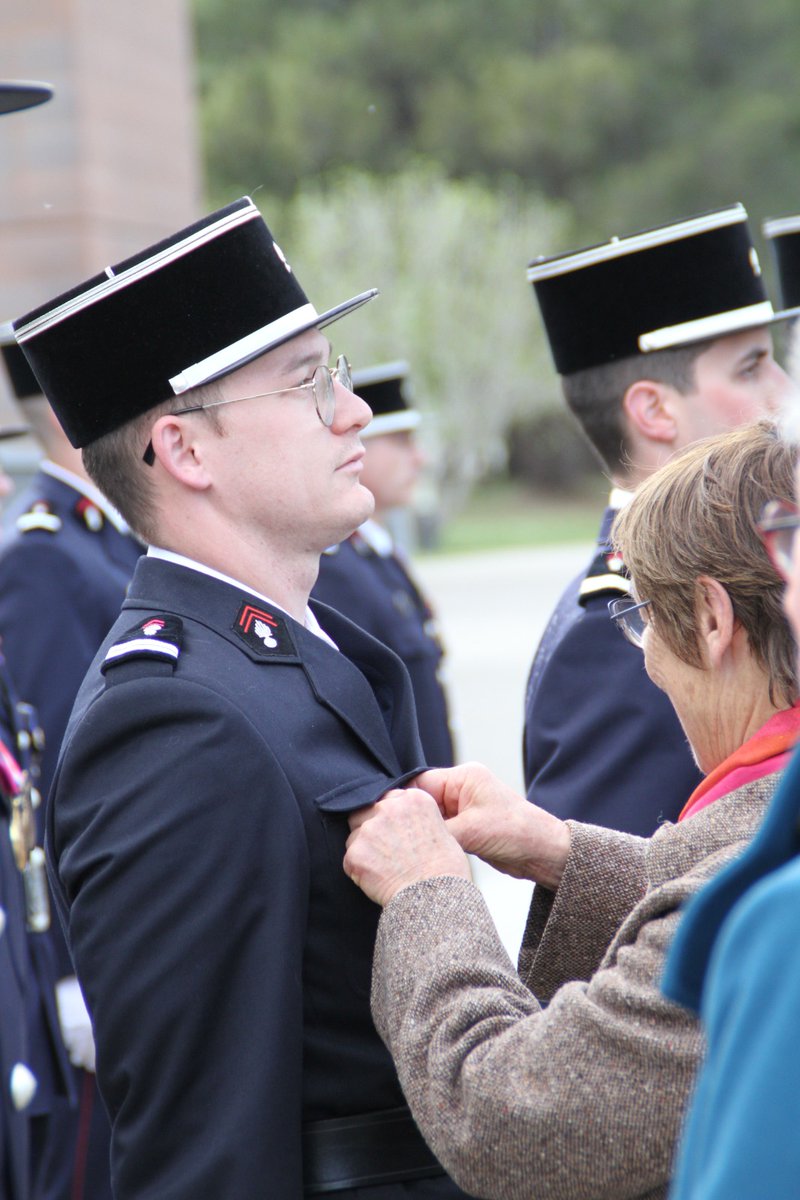 ENSOSP's tweet photo. Fin de formation marquée par la #cérémonie de remise de #sabre et la #signature du serment de l'officier de #SapeurPompier pour les stagiaires de la #Filt105, promotion Lucien Sarniguet.

#Tradition #Honneur #Responsabilité #Commandement #Mémoire https://t.co/43VKVz6rla