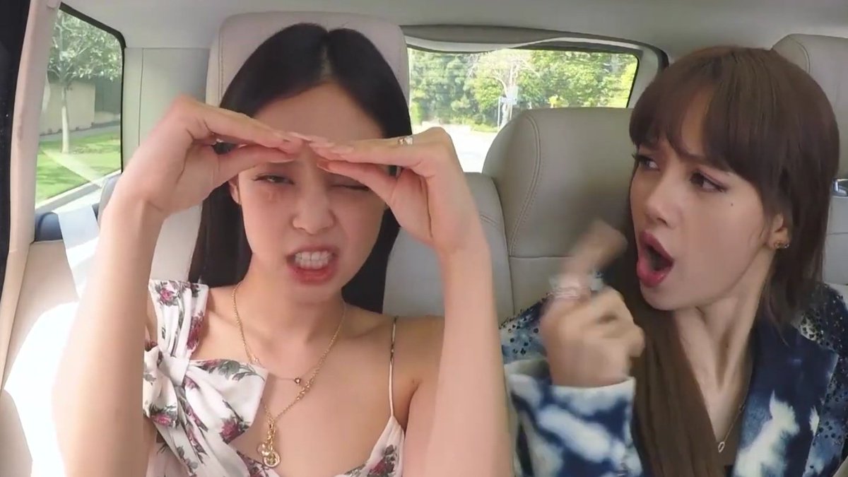 lalisahourIy's tweet photo. jenlisa 🫶 https://t.co/dU6e4BmIym