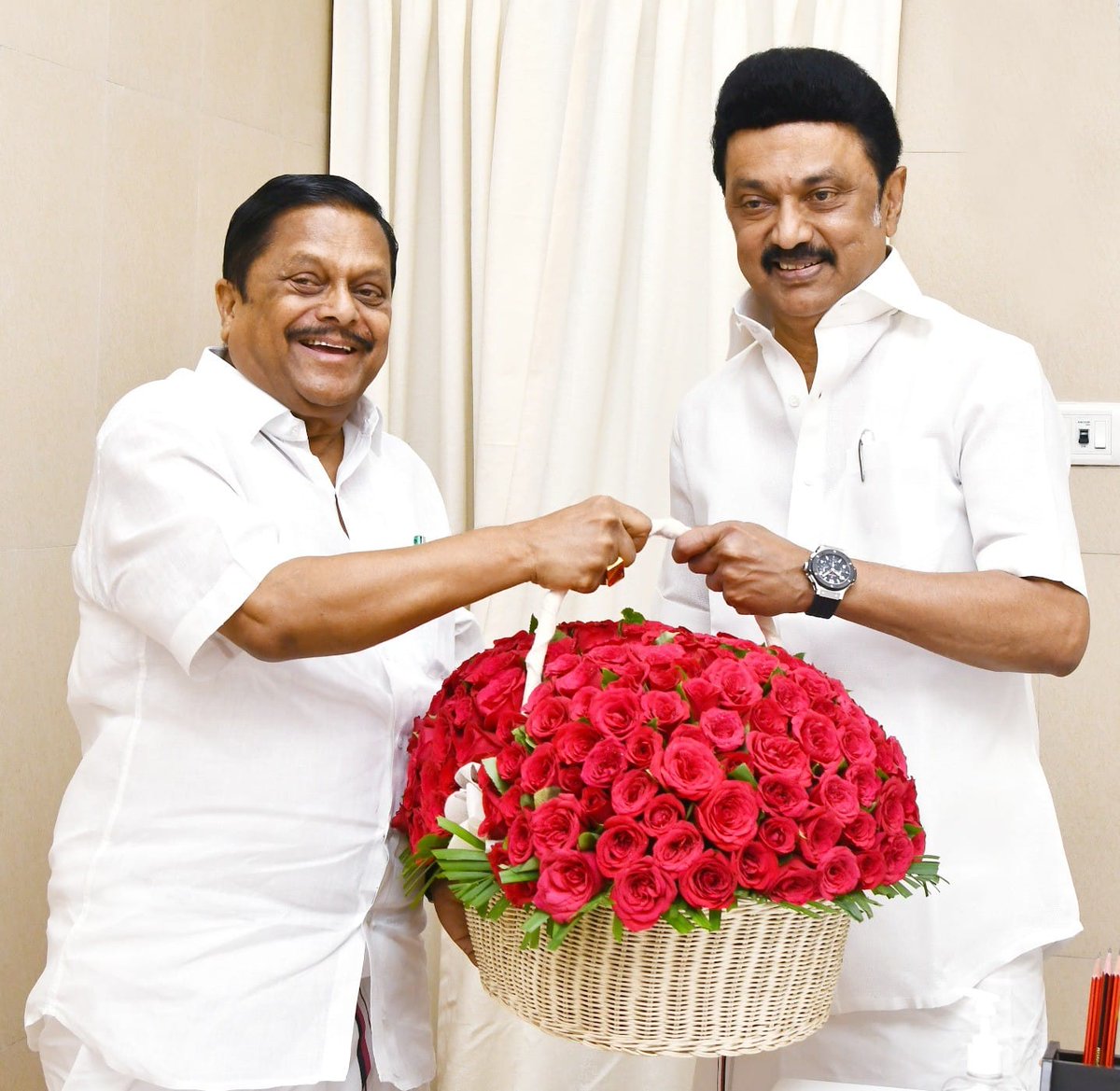 DMKNilgiris's tweet photo. மாண்புமிகு தமிழ்நாடு முதலமைச்சர் திரு.@mkstalin அவர்களை மாண்புமிகு சுற்றுலாத் துறை அமைச்சர் திரு.@Ramachandranmla அவர்கள் 2023-2024 ஆம் ஆண்டிற்கான சுற்றுலாத் துறை மானியக் கோரிக்கை மீதான விவாதத்திற்கு முன்னதாக தலைமைச் செயலகத்தில் சந்தித்து வாழ்த்துப் பெற்றார். 

#DMKNilgiris https://t.co/MXZyU8GhwA
