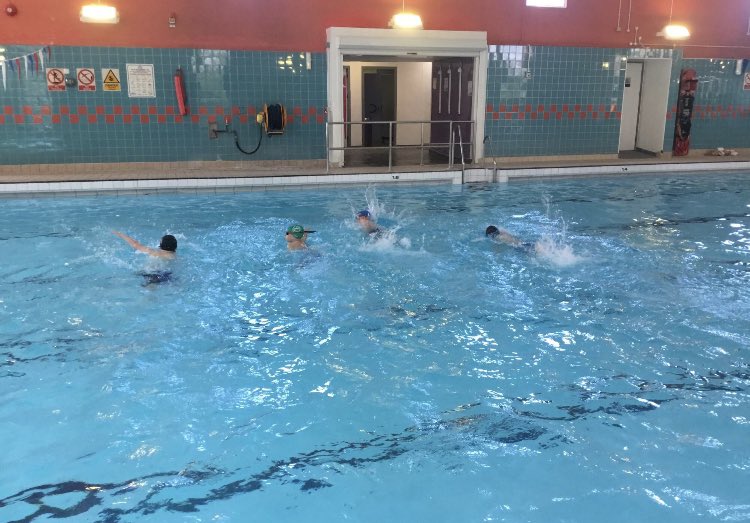 EmnethAcademy's tweet image. A fantastic start to our Y5 swimming lessons. Everyone was really focused and working hard to meet the three National Curriculum swimming outcomes. #rangeofstrokes #25meters #safeselfrescue #confidently #proficiently