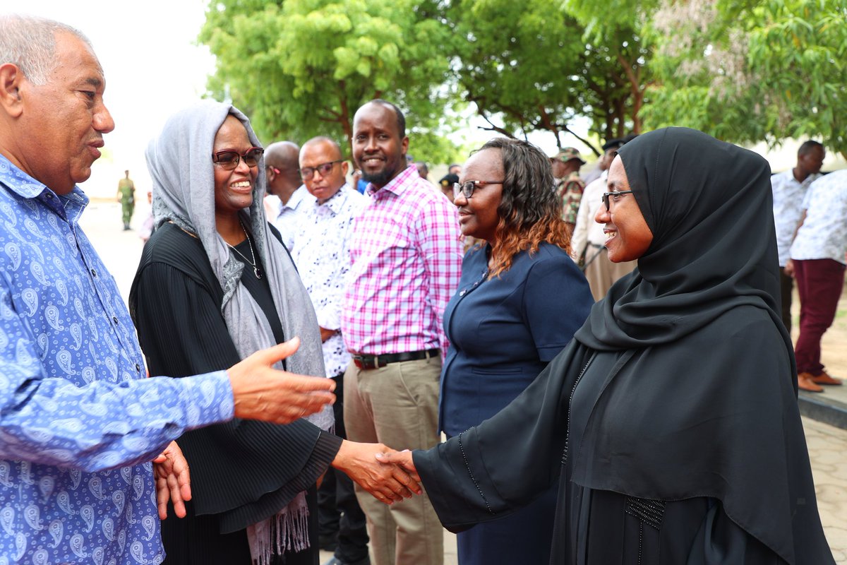 zakheem_rajan's tweet photo. Chief Justice Martha Koome paid a courtesy call on Lamu Governor H.E Issa Timamy this morning in the continued pursuit of consultation, collaboration and co-operative engagement with other State agencies in efforts to enhance access to justice. https://t.co/nOdr76fDzB