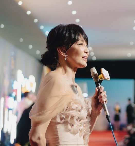 sunizup's tweet photo. I love how #DoDoCheng is such a huge fan of #YimSiwan, that she mentioned him on the #AFA red carpet in addition to her interview with him! Siwan made so many lovely friends in Hong Kong! How sweet!!🥹 💕#임시완 #AsianFilmAwards https://t.co/g5mLCdaqgH