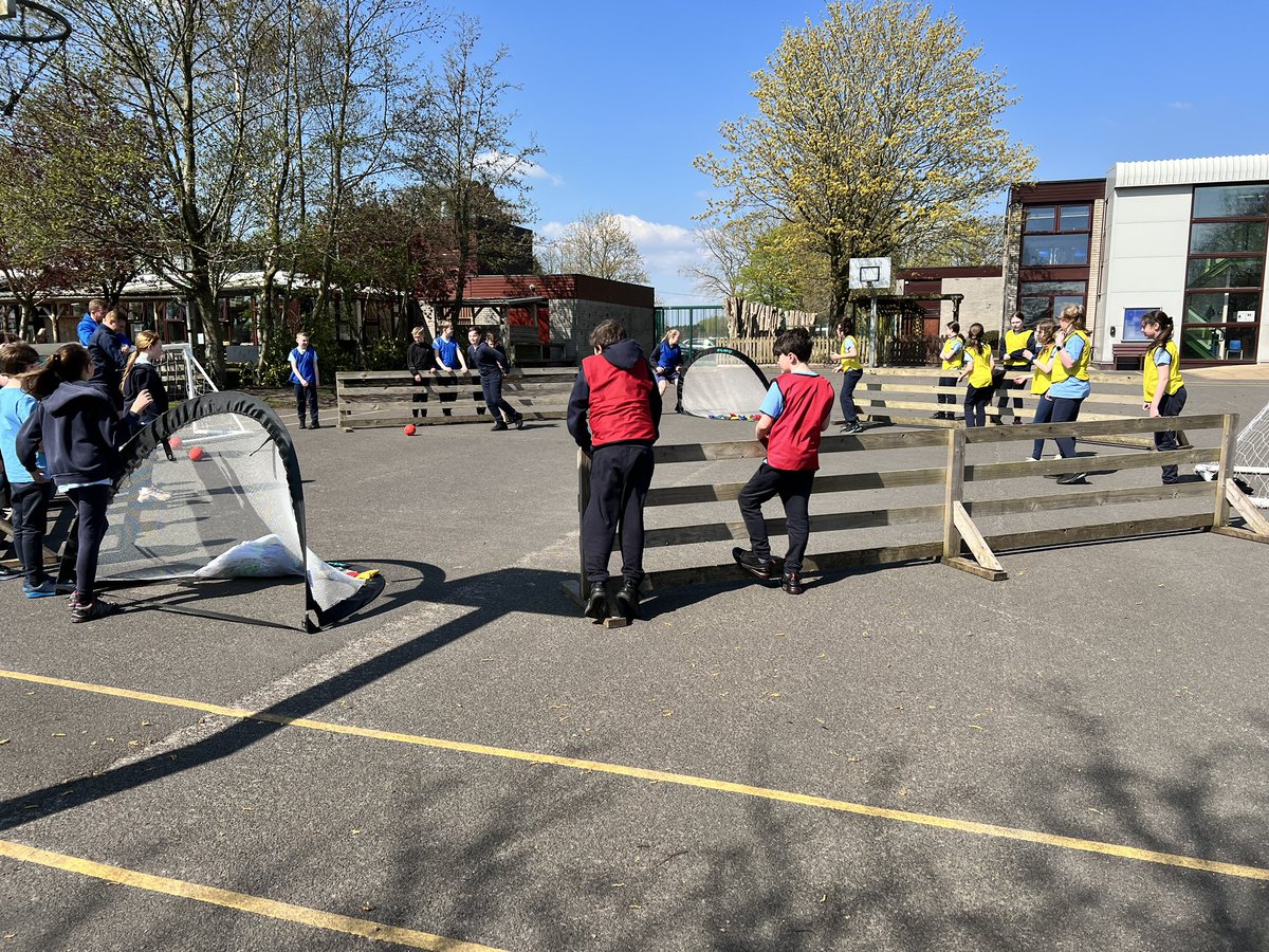 GPSmrsshotton's tweet photo. What a gorgeous day for some extra PE! @GPSYear6 #gpsPE https://t.co/6Cit4ztwmK