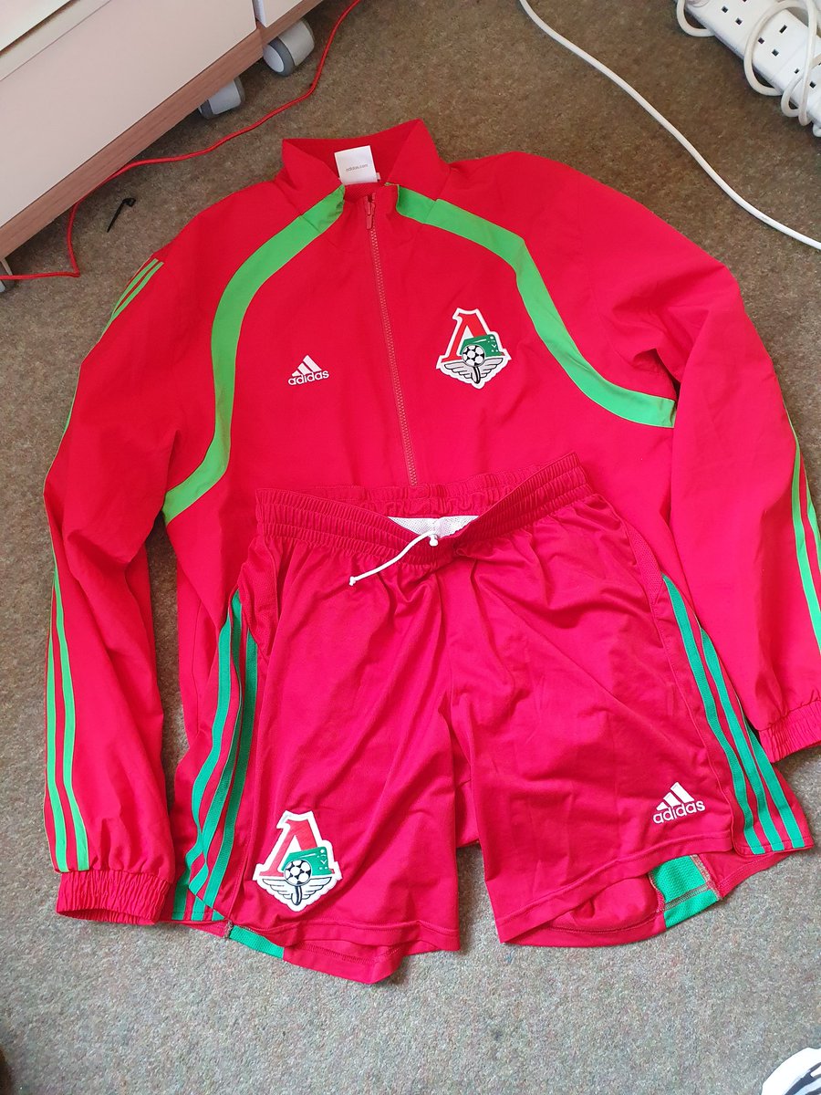 Calum_Currie16's tweet photo. Sales thread...mix of stuff. More pics/details on request.
Jan Vennegoor of Hesselink match worn boots - £180 posted (UK)
Kristoffer Ajer match worn boots - £180 
Scotland 90s Large tracksuit top/jacket - £75
Gary O'Connor worn Lokomotiv Moscow training jacket and shorts - £50 https://t.co/Umlj8awbfW