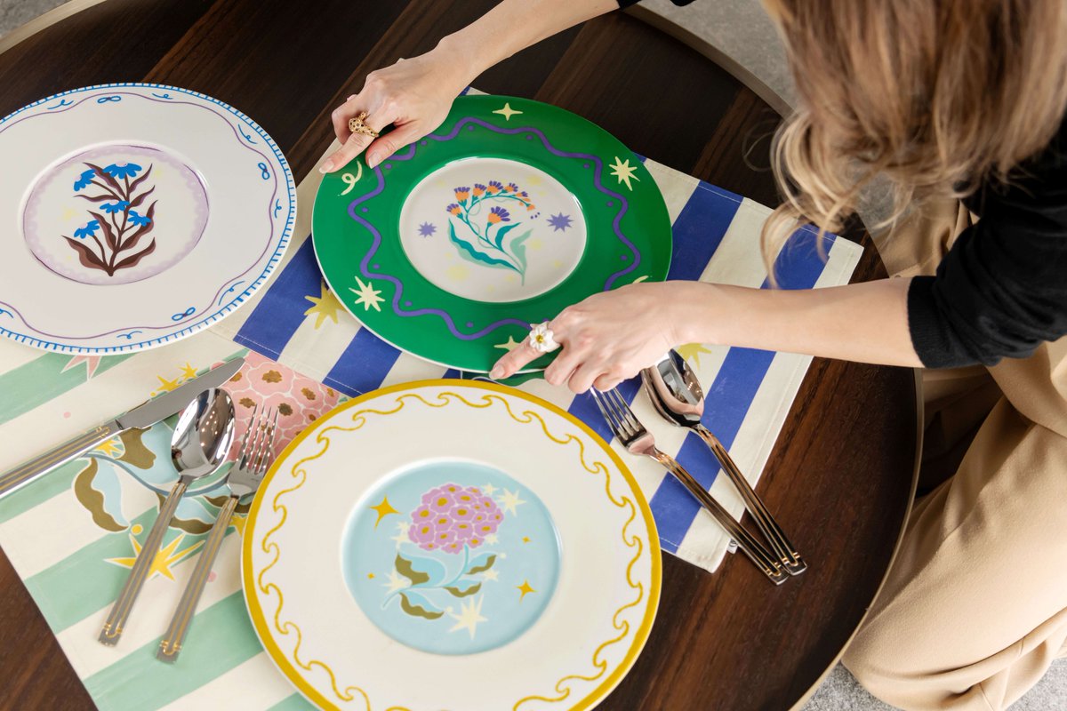 bkkmenu's tweet image. Modernform x Pomme Chan
การสร้างสรรค์งานดีไซน์คอลเลกชันสุดพิเศษ ‘Floral Collection: Love Blooms From Within’
เติมเต็มการใช้ชีวิตในที่อยู่อาศัยให้เป็นช่วงเวลาแห่งความสุข
.
bit.ly/3mIhky3
.
#BKKLIVING #ModernformxPommeChan #FloralCollection #LoveBloomsFromWithin