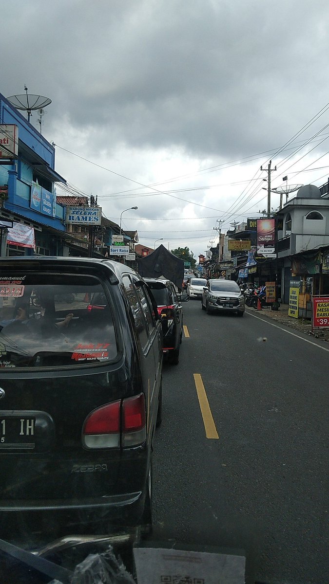 sgtbWK's tweet photo. Jl.Ry Wonosobo-Temanggung, Simpang psr Kertek Wonosobo jateng macet.silahkan lwt jalur alternatif @RadioElshinta @InfoMudikers https://t.co/xpc9GGEzn4