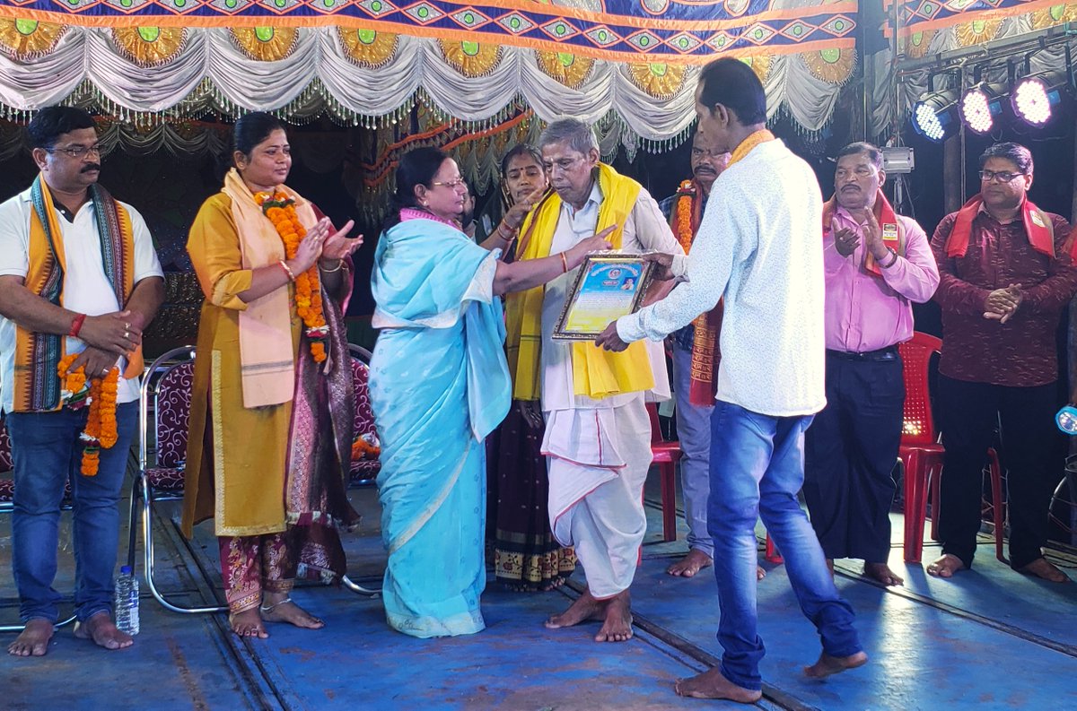 MadhuAgrawalla2's tweet photo. #ପାଟକୁରା ନିର୍ବାଚନ ମଣ୍ଡଳୀ ଅନ୍ତର୍ଗତ ଡେରାବିଶ ବ୍ଲକର ଗୋଲରହାଟ ଗ୍ରାମପଞ୍ଚାୟତରେ ଶ୍ରୀ ଶ୍ରୀ ଦଧିବାମନ ଜୀଉ ରାମଲୀଳା ନାଟ୍ୟ ପରିଷଦର ୫୦ବର୍ଷ ପୂର୍ତ୍ତି ଅବସରରେ ଆୟୋଜିତ ଉତ୍ସବରେ ମୁଖ୍ୟ ଅତିଥି ଭାବେ ଯୋଗଦେବା ଅବସରରେ... #Patkura #Derabis #Kendrapara https://t.co/ujmq5zsMQx
