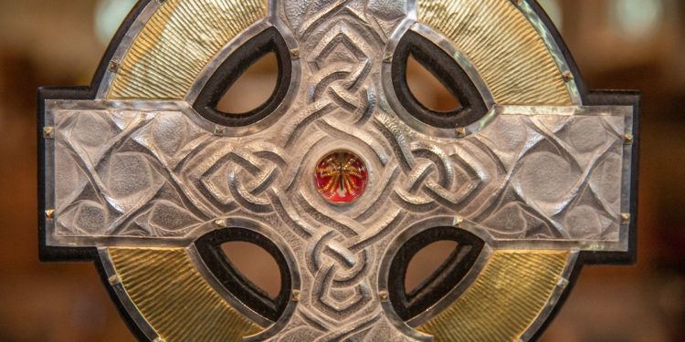 BritishHeraldUK's tweet photo. Coronation cross will include ‘crucifixion relics’
https://t.co/pX4lJM7yC5
#CrossOfWales #CoronationProcession #WestminsterAbbey #TrueCross #KingCharles #PopeFrancis #ReligiousCeremony #MichaelLloyd #StDavid #ChurchInWales #ArchbishopOfCanterbury #HolyOil #StateEvent #AntiMonarchy #GovernmentFunding #PrinceHarry #Coronation #TheDukeofSussex #DuchessofSussex #BuckinghamPalace #WestminsterAbbey #RoyalFamily #KingCharlesIII