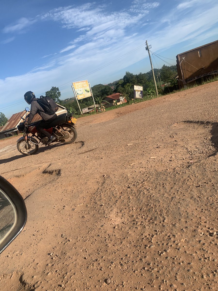 Idtwins256's tweet photo. #KampalaPotholeExhibition @SpireJim The first pothole photo is 5 years plus old @kampalapot https://t.co/0PRMIjK2BH