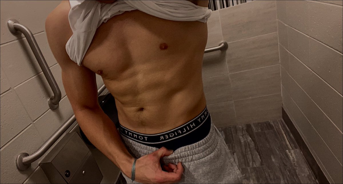 tilfcum's tweet photo. just me https://t.co/sY7ZAzxJEY
