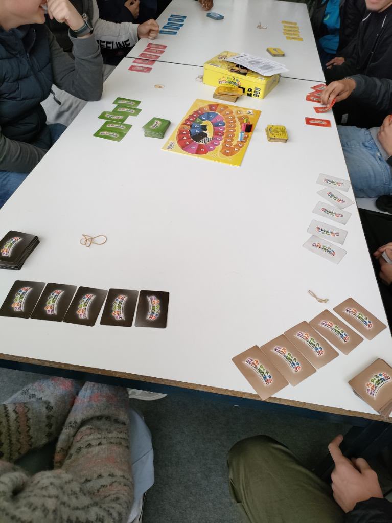 HerblayLycee's tweet photo. Dernière session #jeux #jeuxdesociété au #CDI le 14 avril, un vif succès ! Merci à Olivier de la ludothèque @HerblaysurSeine
A l'année prochaine !
Les jeux sont ensuite prêtés aux élèves par le #CDI
cc @DocVersailles #ProfDocAcVersailles https://t.co/Z5qKTvIqWM