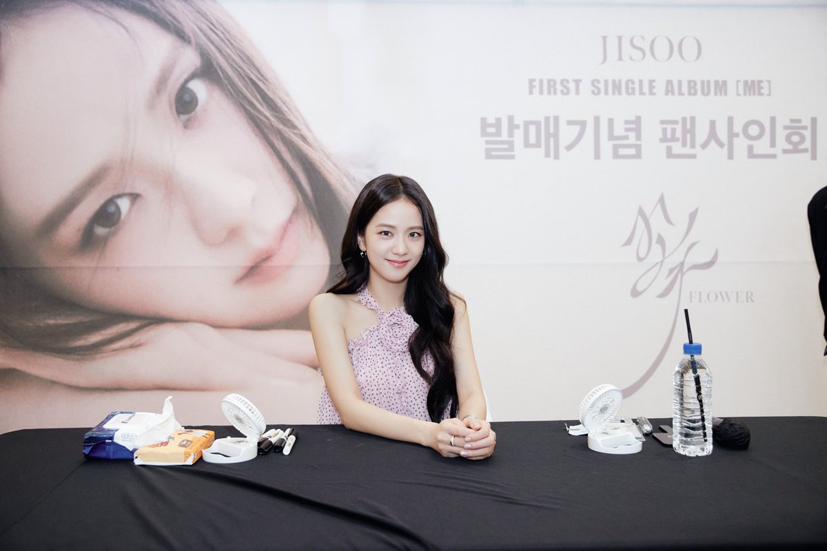 #JISOO [ME] OFFLINE FAN SIGNING EVENT

▶️weverse.io/blackpink/medi…

#지수 #BLACKPINK #블랙핑크 #FIRSTSINGLEALBUM #ME #OFFLINE_FANSIGNING_EVENT #BLINK #YG