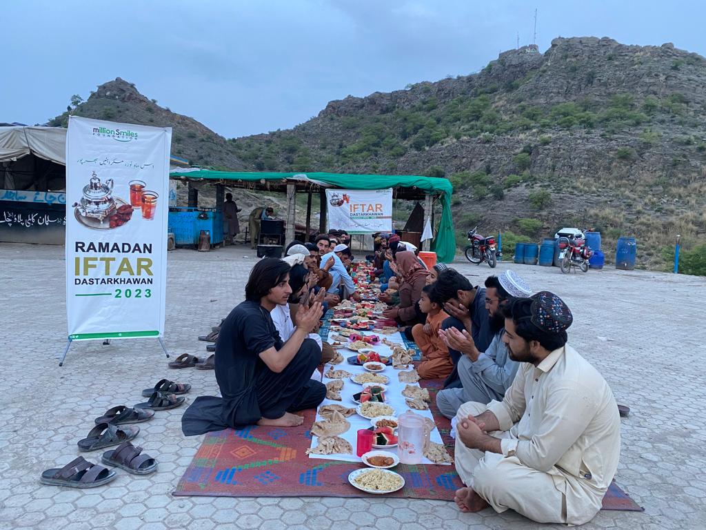 MSfoundationPK's tweet photo. Million Smiles Foundation Volunteers arranged Iftar Dastarkhwan in Spinwam, North Waziristan.

اِس ماہِ نور، مسکراہٹیں بھرپور !  

The journey of SMILES spreading across Pakistan without any bias or divide. 

We are MILLION SMILES that unite. Alhamdulillah. https://t.co/bCDt2NOocP