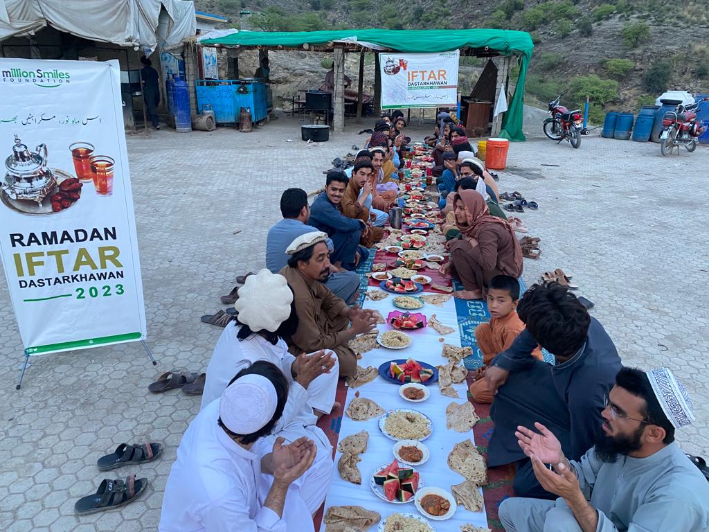 MSfoundationPK's tweet photo. Million Smiles Foundation Volunteers arranged Iftar Dastarkhwan in Spinwam, North Waziristan.

اِس ماہِ نور، مسکراہٹیں بھرپور !  

The journey of SMILES spreading across Pakistan without any bias or divide. 

We are MILLION SMILES that unite. Alhamdulillah. https://t.co/bCDt2NOocP