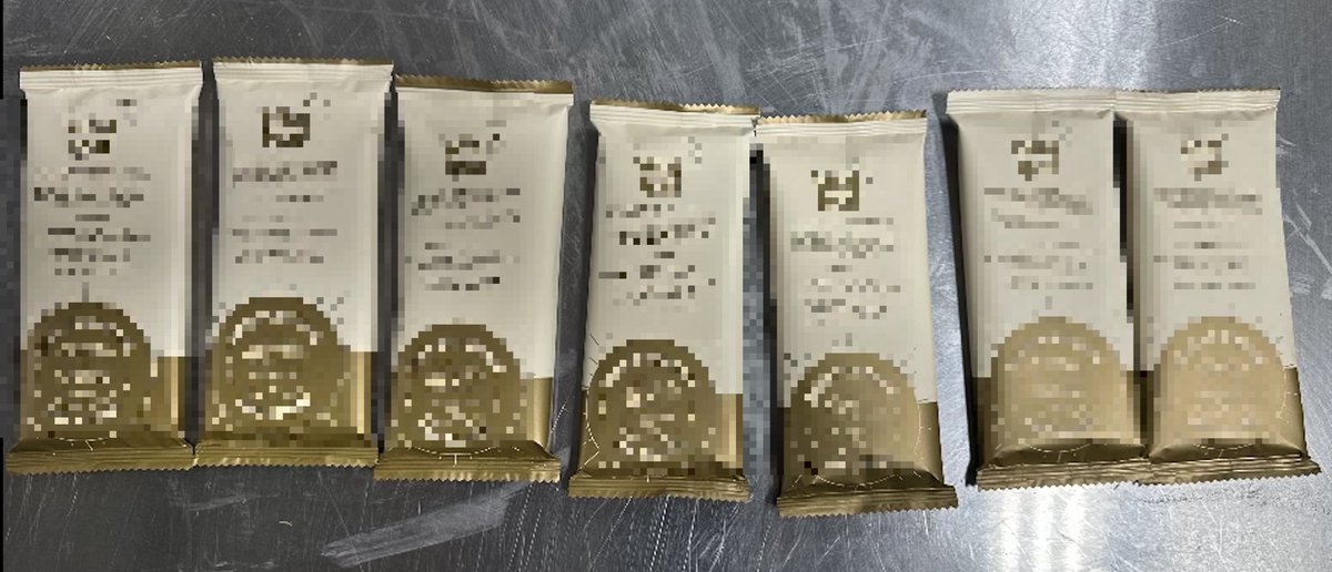 CFMpack's tweet photo. You are Mind blown 😱 ? Can you believe the perfect package comes from a flow wrapper newbie with 0 experience with a flow wrapper. With our well-designed flow wrapper and excellent technical service, it comes true! 🤗

#flowwrapper #chocolate #candybar #flowpack #confectionery https://t.co/MwSKLzkaxH