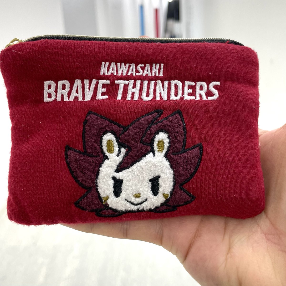 ALC_KAWASAKI's tweet photo. 【持ち主様へ🗣】4月15日土曜日名古屋戦にて、等々力競技場内ALCキッチン付近にPASMOと現金の入ったロウル君を落としてしまった方はいらっしゃいませんか？等々力競技場1階管理事務所にお届けしていますので、どうか見つかりますように🙏※身分確認できるものお持ちください。
#frontale #ブレイブサンダース #拡散希望