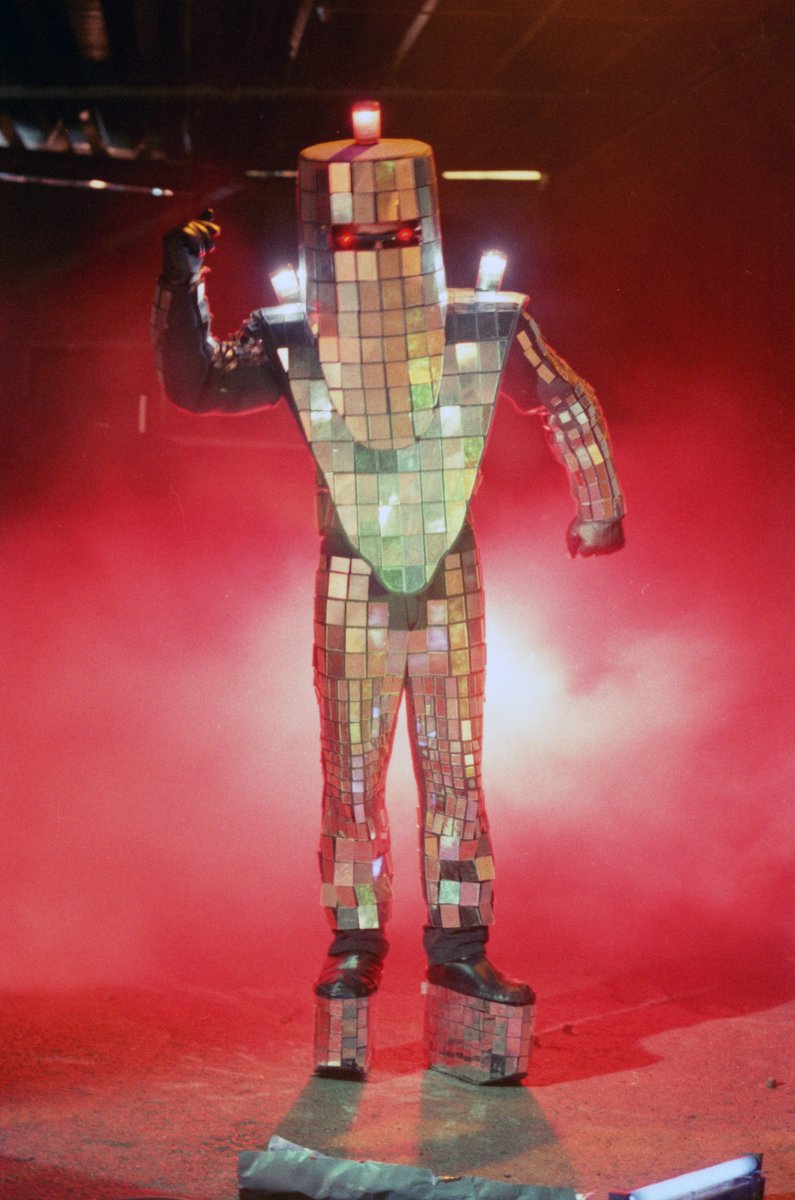 QSArchives's tweet photo. It’s #wouldyourather Wednesday!

If you had to do it every day for a year, would you rather:

a) go back to using a 90’s era computer
OR
b) wear this Expo ’88 costume

Drop your answer in the comments.

📷 a) ITM1937409 b) ITM299141 https://t.co/dcLMJDmCDq