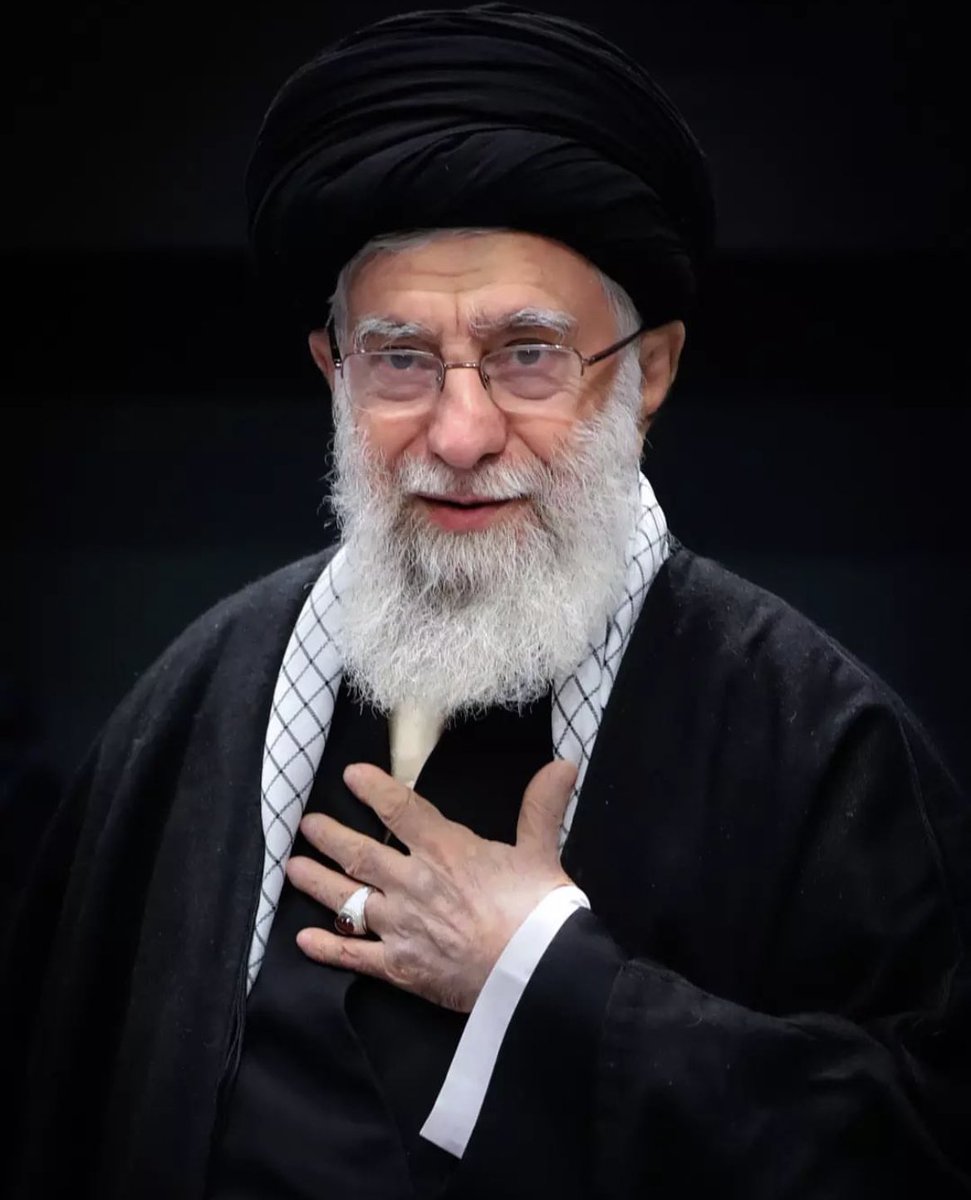 FazilaFatima313's tweet photo. Happy Birthday to Revolution Leader. https://t.co/B4eDgp4mJh