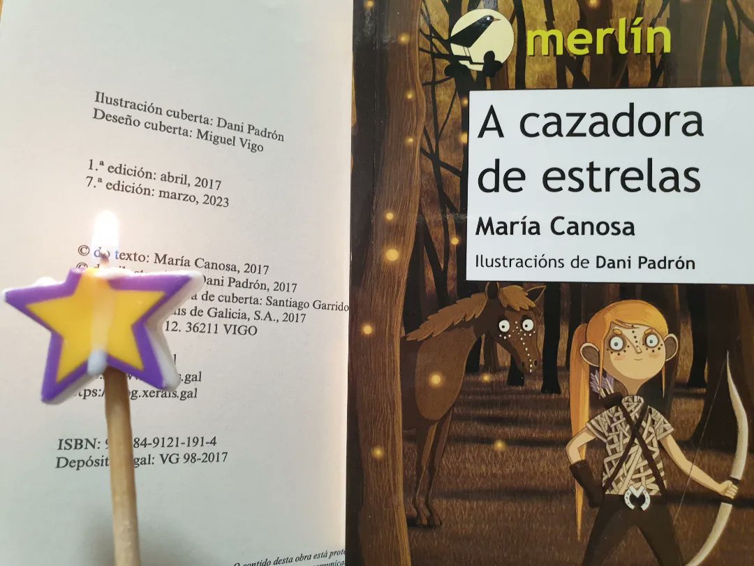 Megumi celebra a sétima edición.
As dúas estamos felices e agradecidísimas a todas as persoas que facedes que este soño sexa posible.
Vai un pouco de po de estrelas en agradecemento.
@Xerais @daniipadron 
#librosdesconfinados #lix #megumi