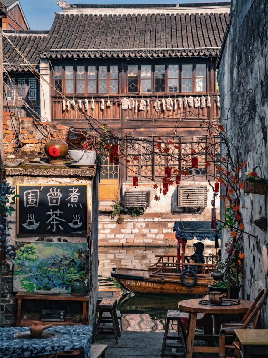 VikingsMan1993's tweet photo. 南浔古镇，白墙黑瓦间，杨柳依依枝头间。 https://t.co/wBMVu7nEBg