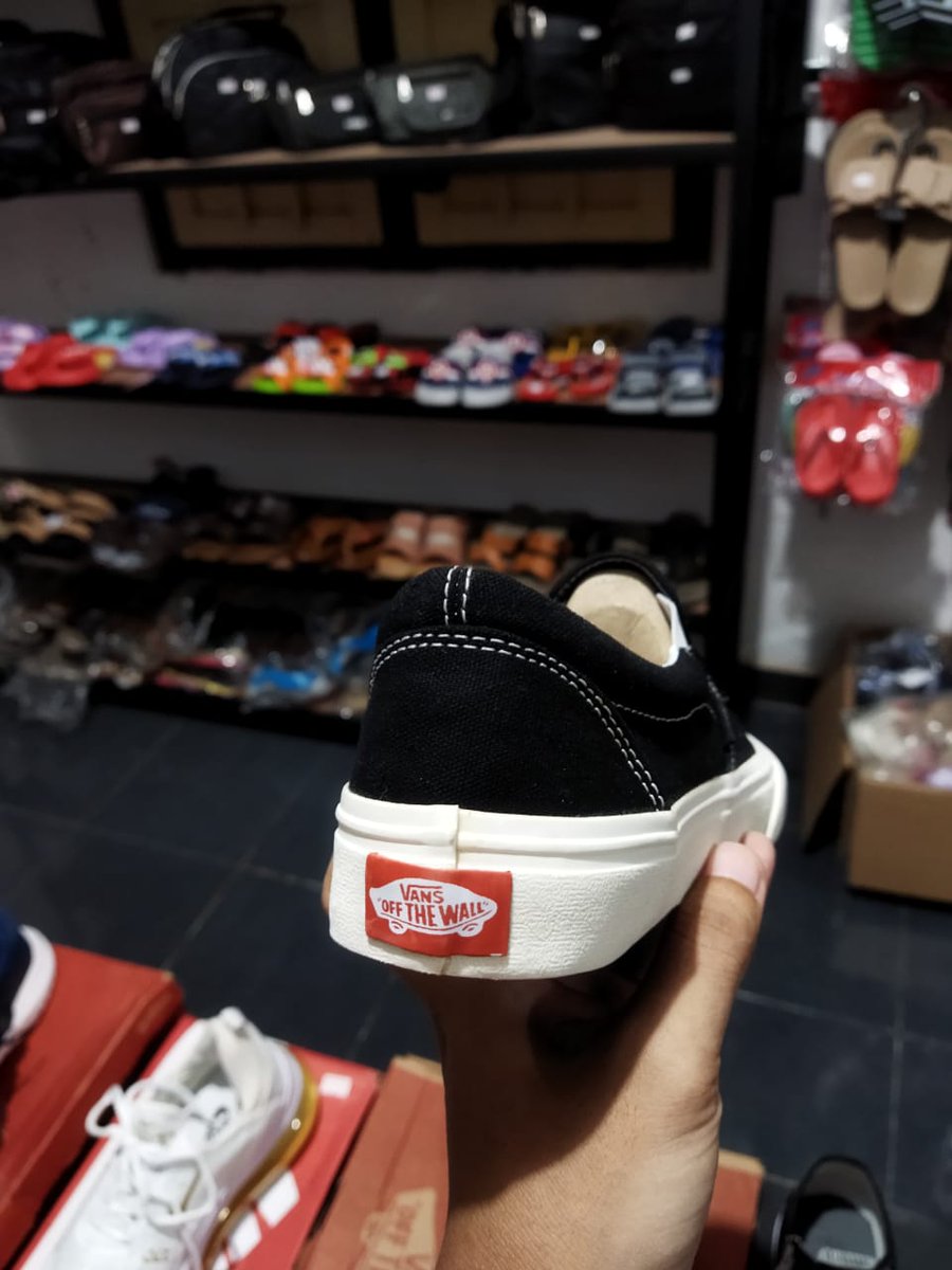 SitaSitool's tweet photo. Monggo, sandalnyaa buat lebaran... 

➡️Tanya2 stok dan harga dulu bisa ke Lucia Dian Rosita WA https://t.co/XzQ9XptkO9 (tidak menerima telp)

➡️Katalog bisa dilihat di instagram @tokobumariyam https://t.co/rCKM8gqEVv

➡️Ngringinan RT 8, Palbapang, Bantul 
https://t.co/X3FylGhof1 https://t.co/f5XAsgX8Db