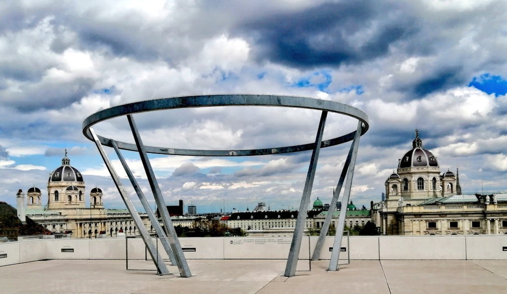 Good morning everyone 💕
#Vienna #museumsquartier #libelle #cityphotography #rooftop #museum #art #arte