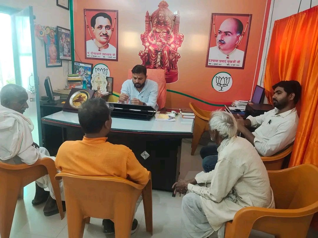 mlavijayrajbhar's tweet photo. कैंप कार्यालय पर जनता दर्शन कर लोगों की समस्याओं को सुना एवं निस्तारण हेतु संबंधित को कहा।
@BJP4UP @Bhupendraupbjp @Amarpalmbjp @dpradhanbjp @idharampalsingh @PMOIndia @myogiadityanath @sunilbansalbjp https://t.co/76Pfzk5LVB