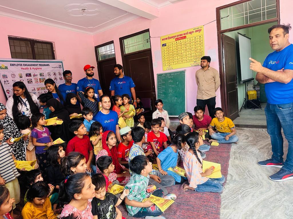 smilefoundation's tweet image. Together, we can do so much.
Thank you @DeutscheBank team for joining us in conducting a &apos;Health and Hygiene&apos; awareness session for children in Shastri Nagar, Jaipur.
Visit smilefoundationindia.org/health to know more.
#HealthCannotWait #SmileOnWheels #handwashing