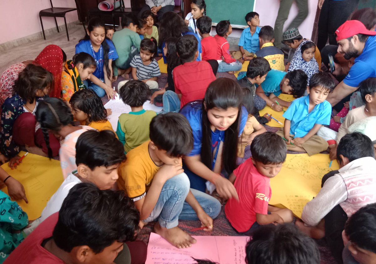smilefoundation's tweet image. Together, we can do so much.
Thank you @DeutscheBank team for joining us in conducting a &apos;Health and Hygiene&apos; awareness session for children in Shastri Nagar, Jaipur.
Visit smilefoundationindia.org/health to know more.
#HealthCannotWait #SmileOnWheels #handwashing