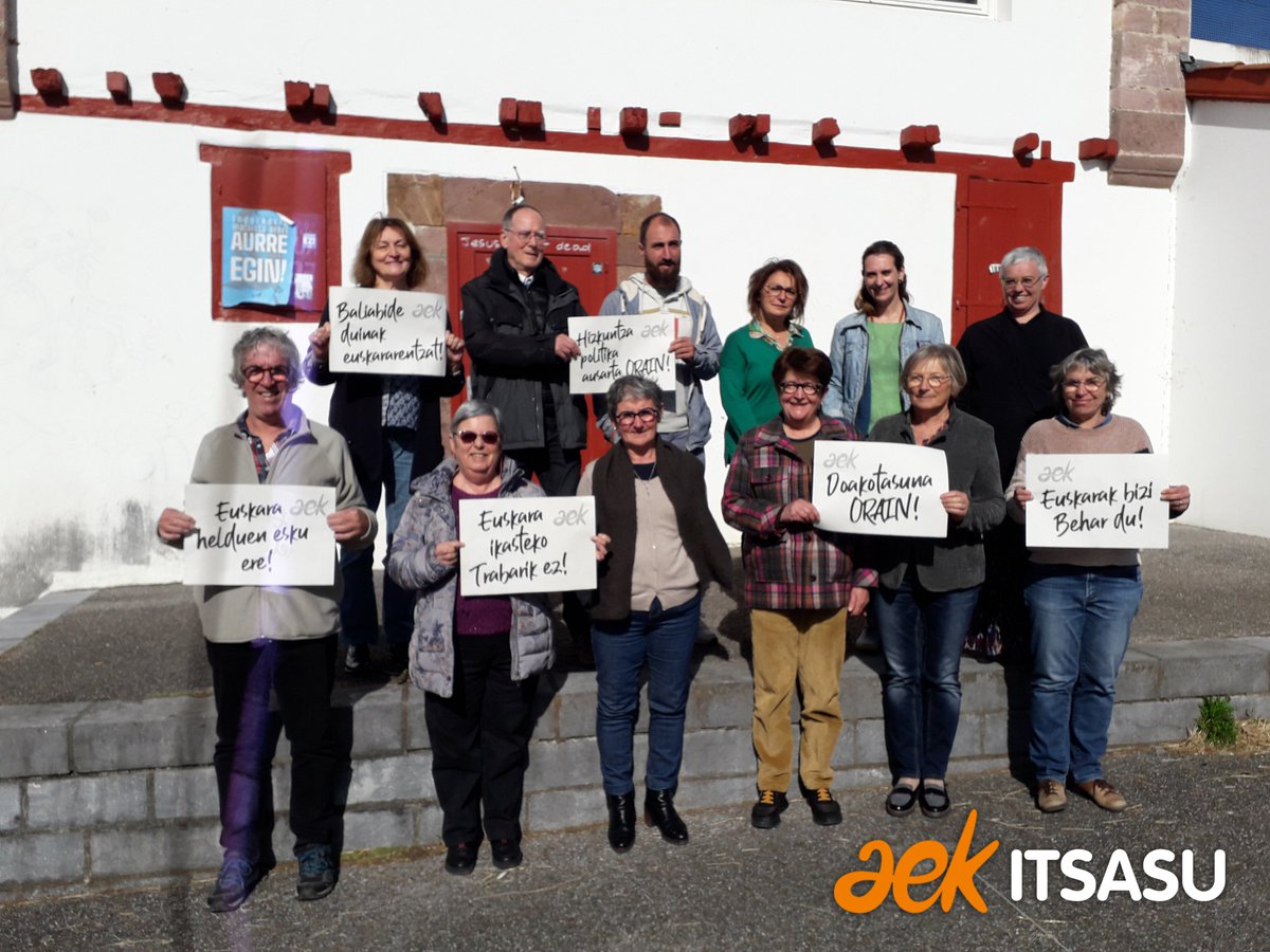 aekiparralde's tweet photo. Apirilaren 22an, denak Baionara!
#EuskaraHelduenEskuEre
#HizkuntzaPolitikaAusartaOrain https://t.co/tSTnkZfmsS
