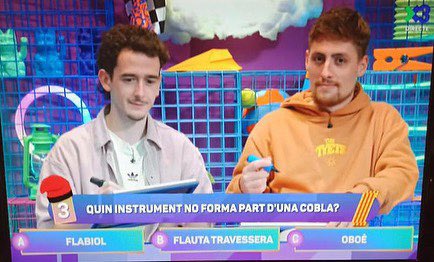 joanfillo's tweet photo. La sardana té dos passos: curts i llargs. Ni 3, ni *5* ni 7 (encara flipo). A les cobles, tampoc hi ha oboès ni flautes. És insultant el desconeixement i la desinformació de l’equip del @SomSX3. Si ningú a Tv3 sap ballar sardanes que la tanquin, cansat de ser tradició de segona. https://t.co/Fe5oDlJbhe