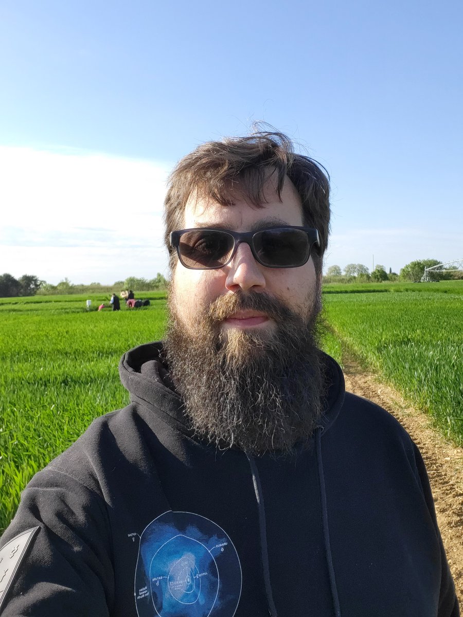 larue_florian's tweet photo. Sunny day in the #diascope field yesterday (Mauguio, France), where we sampled #wheat from our #FFAST trial to improve high throughput phenotyping and where we are monitoring the response of wheat cultivars to water deficit and sowing date @UMR_LEPSE @INRAE_OCC_MPL https://t.co/knysrpR3TT