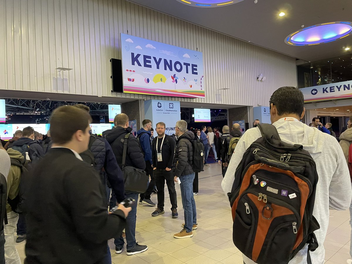 ksudate's tweet photo. Keynote始まった！
#KubeCon https://t.co/tbO4YEYX0f