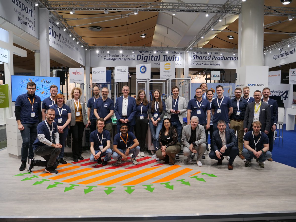 Halbzeit auf der #HM23! Wir durften bereits viele spannende Gespräche führen und freuen uns auch auf Ihren Besuch in Halle 8, Stand D18! <a href="/hannover_messe/">HANNOVER MESSE</a>