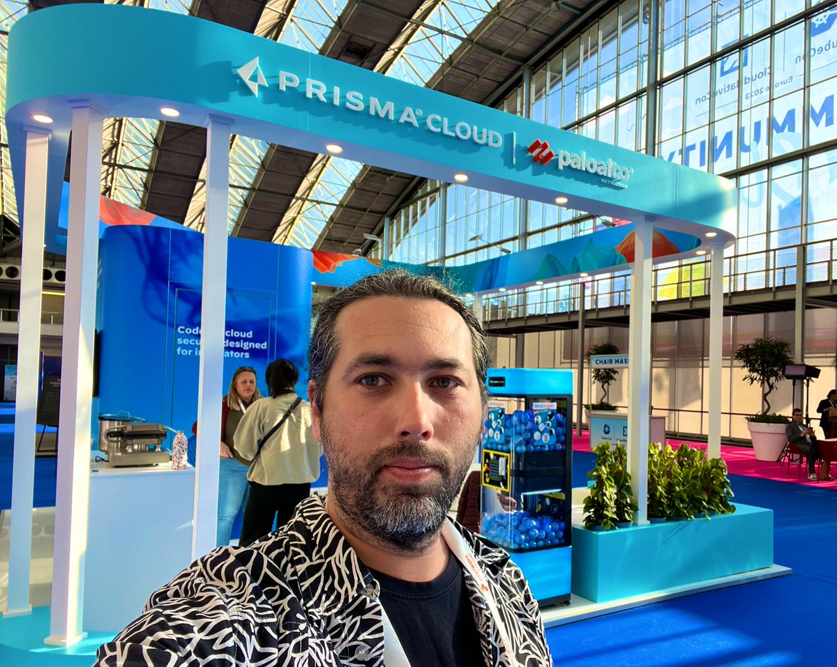 #KubeCon <a href="/PaloAltoNtwks/">Palo Alto Networks</a> Let's meetup and don't forget to ask me about our party tonight ;)