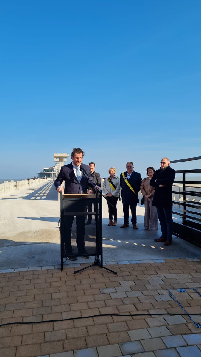 BjornPrasse's tweet photo. Uniek moment vandaag. De wandelweg van de Pier werd vandaag officieel ingewandeld. Blankenbergenaar, vaste bezoekers en occasionele toerist is van harte welkom om deze wandeling in zee terug stijl anno 1930 te komen bewandelen& bewonderen. #blankenberge #depier #visitblankenberge https://t.co/ZSsRdkoRfS