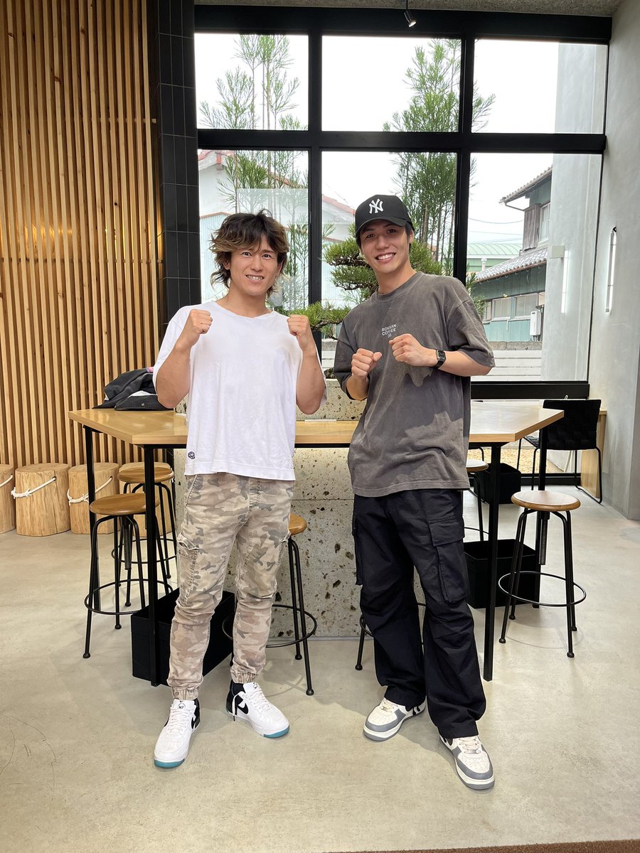 house_agent3215's tweet photo. 本日は六感珈琲に渋谷リク君
が遊びに来てくれました。
レジェンドオブアウトサイダー🥊✨

#ROKKANCOFFEECO #ウィステリア ＃テイラースレッド #松阪 #小春区

https://t.co/dEHxcbTKhb https://t.co/WXk84Ljn2S