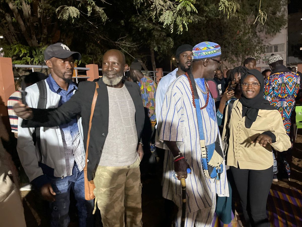 Fou_Conscient13's tweet photo. Hier, j'ai eu la chance d'assister à la projection du film (long métrage) de Moussa SENE Absa intitulé "Xalé" au centre Yennenga, qui est vraiment un chef d'œuvre. Un monument du cinéma sénégalais voire africain, le film est d'une réussite exceptionnelle...
#film #Xale #Cinema https://t.co/VSgHNdWsze