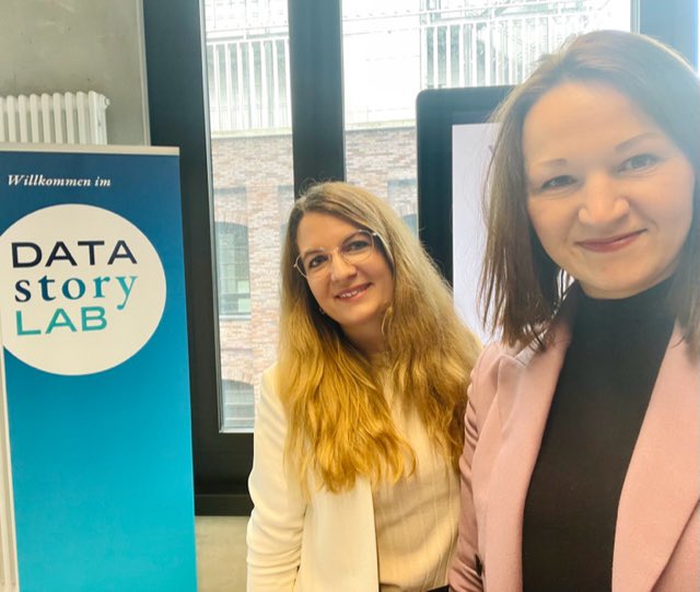 Caroline_Hof's tweet image. #Storytelling, gute Geschichten, sind unser Herzensthema.
Mit dem DATAstoryLAB sind wir seit gestern bei einem Münchner Konzern und erarbeiten mit Datenexperten ihre persönliche #DataStory. Julia als Trainerin für Data Storytelling. Ich als Tech Storytellerin &Content Marketerin